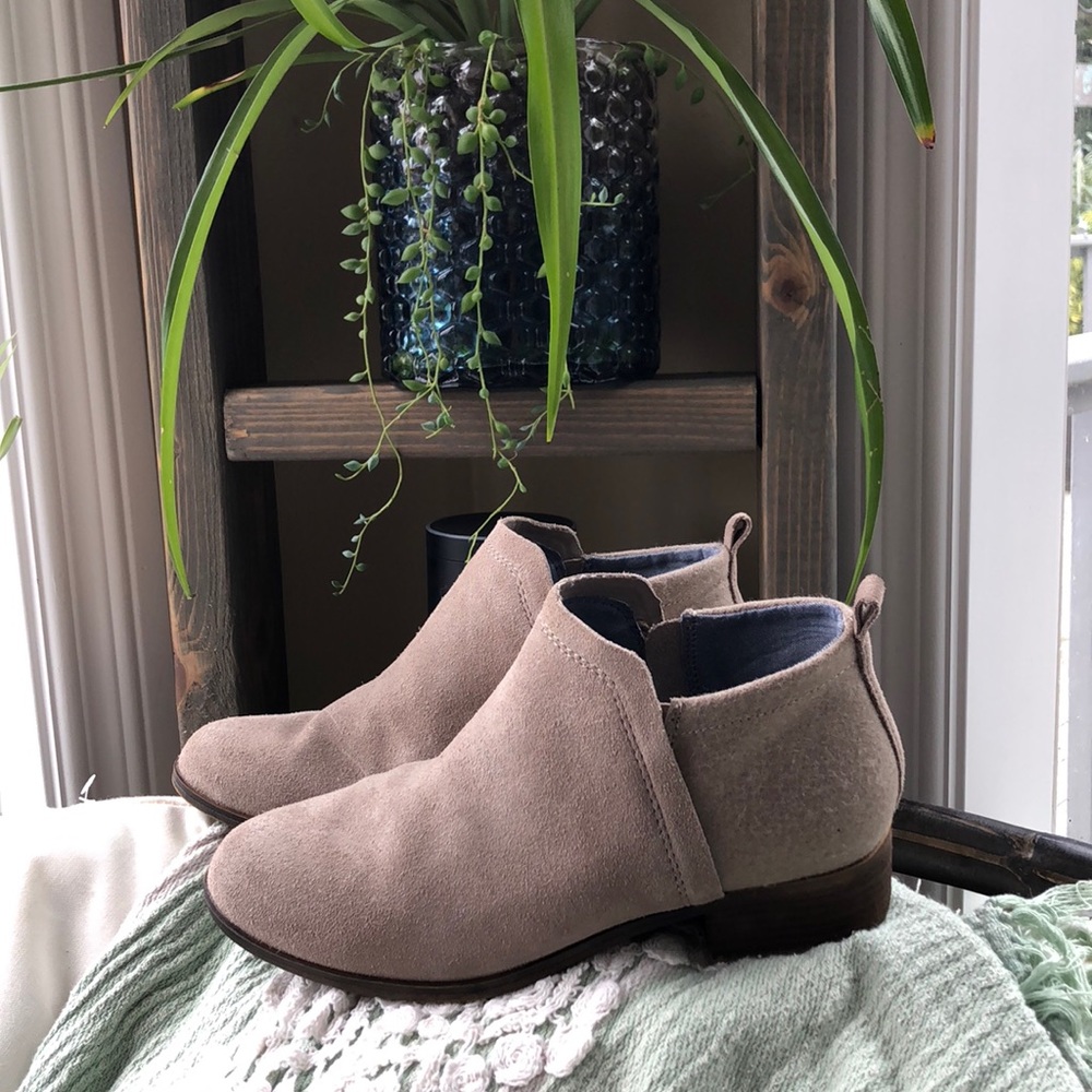 Toms suede taupe beige tan 8 booties